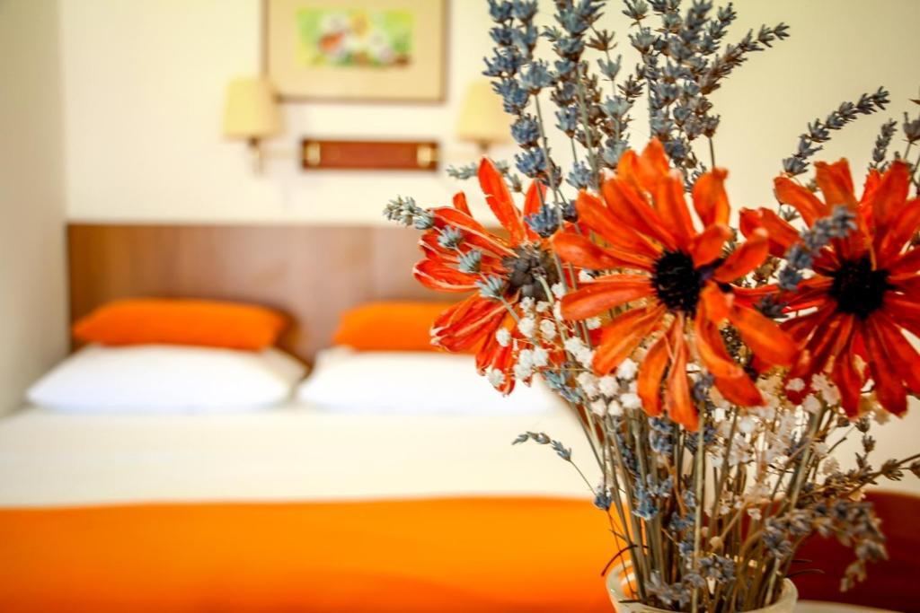 Neviđane Family Friendly Apartments With A Swimming Pool Nevidjane, Pasman - 18054 מראה חיצוני תמונה