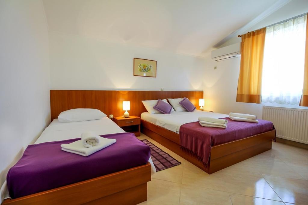 Neviđane Family Friendly Apartments With A Swimming Pool Nevidjane, Pasman - 18054 מראה חיצוני תמונה