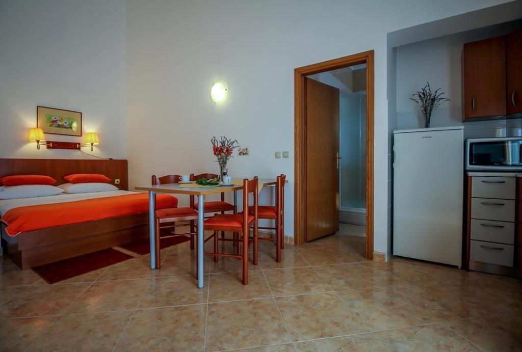 Neviđane Family Friendly Apartments With A Swimming Pool Nevidjane, Pasman - 18054 מראה חיצוני תמונה