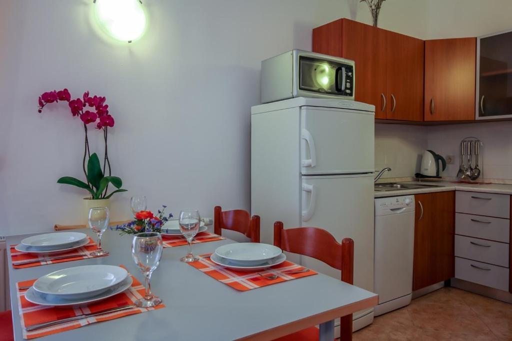 Neviđane Family Friendly Apartments With A Swimming Pool Nevidjane, Pasman - 18054 מראה חיצוני תמונה