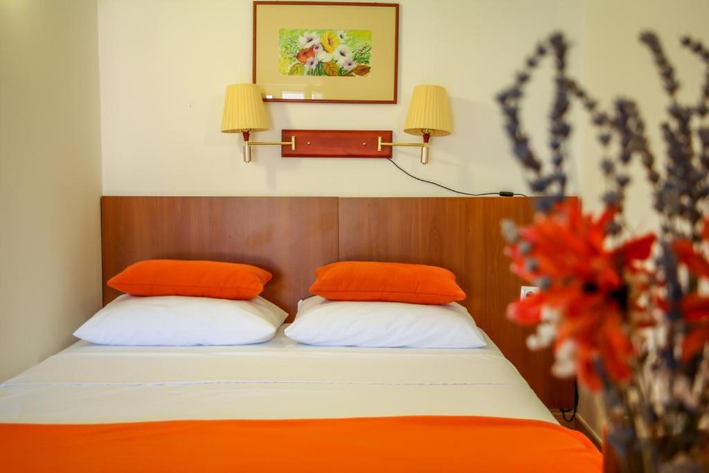 Neviđane Family Friendly Apartments With A Swimming Pool Nevidjane, Pasman - 18054 מראה חיצוני תמונה